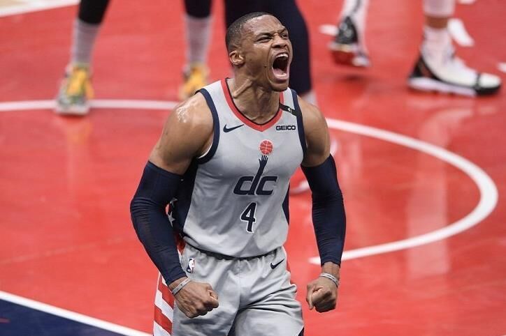  里昂锋线全面开花，主场五球横扫副班长